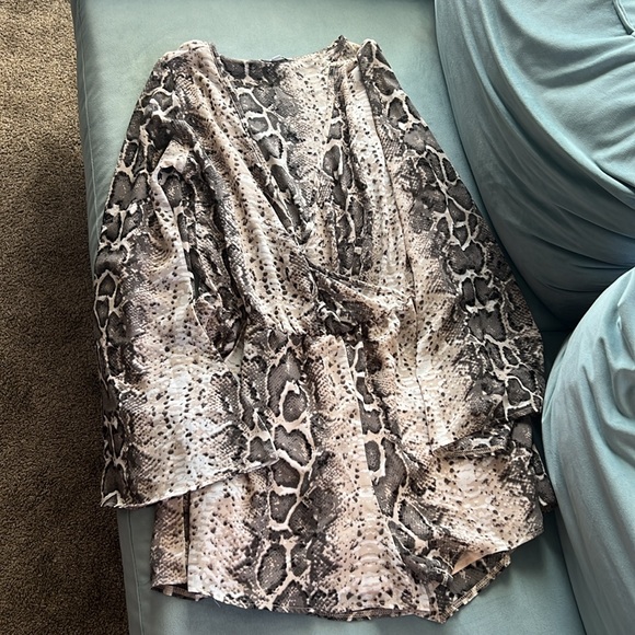 FashionNova Reptile print romper 🌪️🪐 - Picture 3 of 5